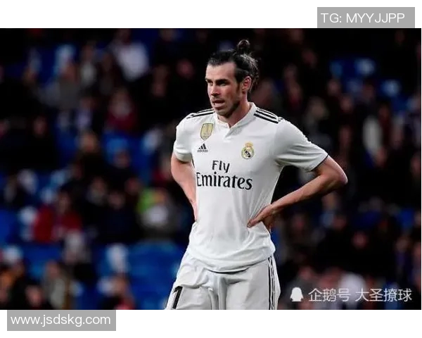 当今世界足坛三大球星的崛起与竞争分析