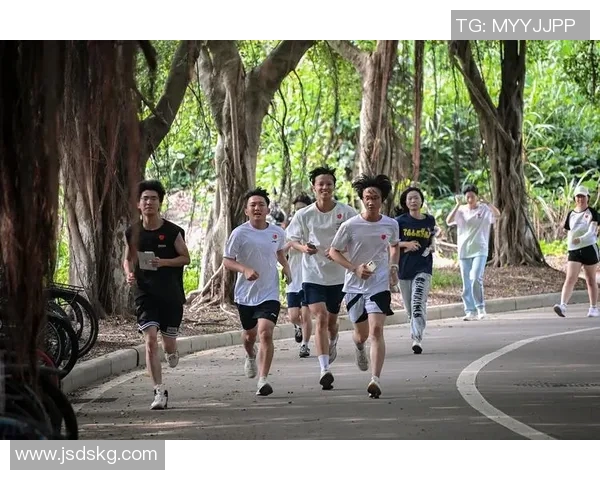 球星赛场英姿飒爽展现激情魅力瞬间定格青春热血风采