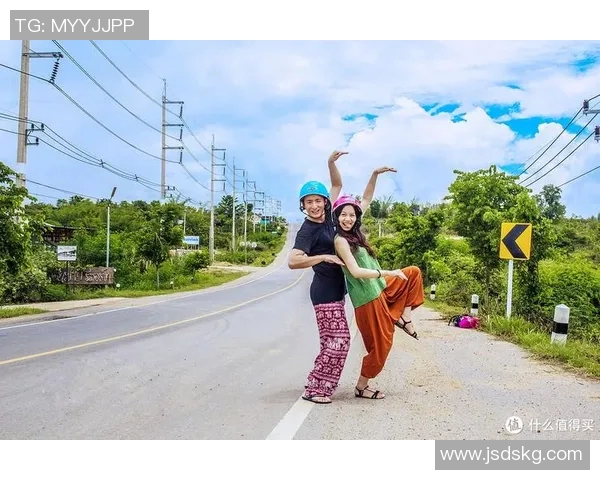 足球场上的风采与魅力 盘点那些与球星携手的美女们